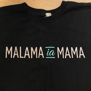 Mālama iā Māmā T-shirt